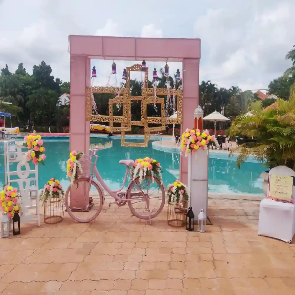 Get Elegant Floral Wedding Decor with Reception Stage